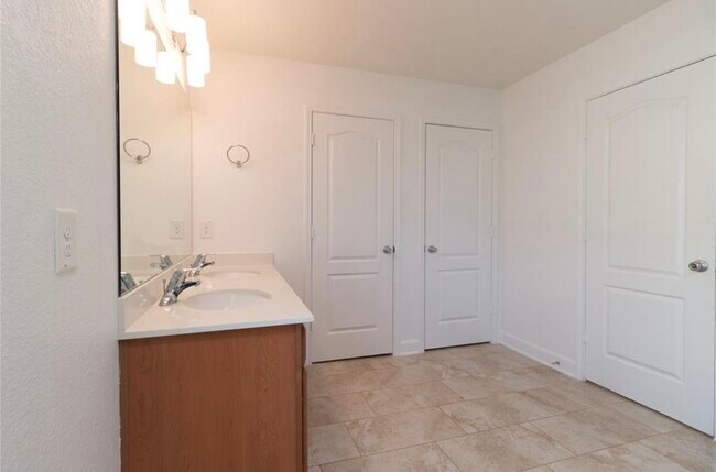 Building Photo - 20623 Pioneer Oak Ln