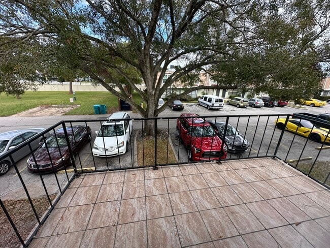 Building Photo - **MOVE IN SPECIAL $500 Off the first months rent** COZY 2 Bedroom/1.5 Bathroom 2nd Floor Condo!!