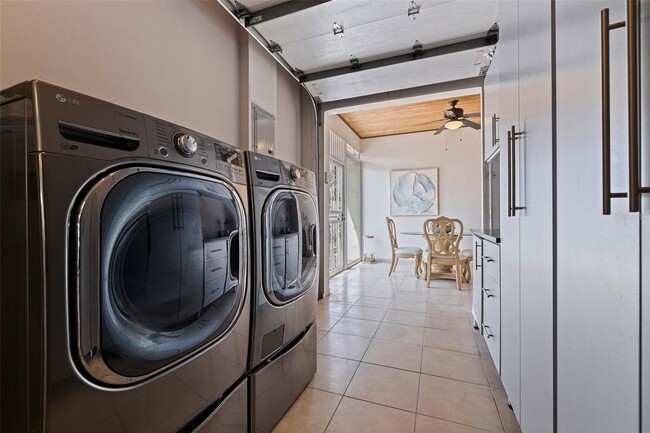 Building Photo - 3931 Pompano Dr SE
