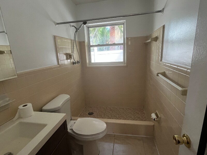 Building Photo - 728 SE 19th Ave