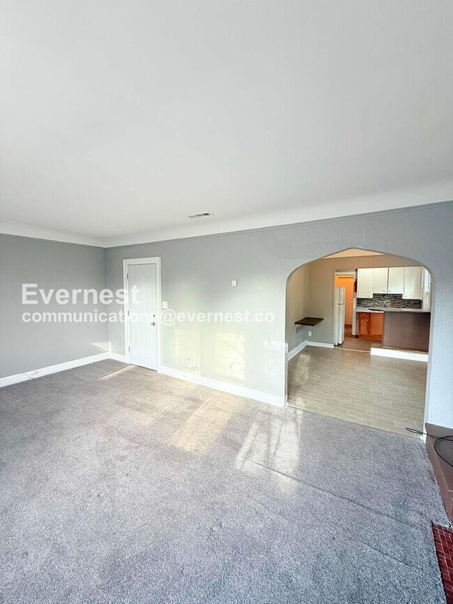 Building Photo - 4066 Tyler St