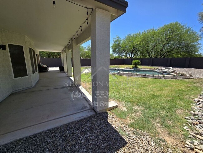 Building Photo - 1005 E Stirrup Ln