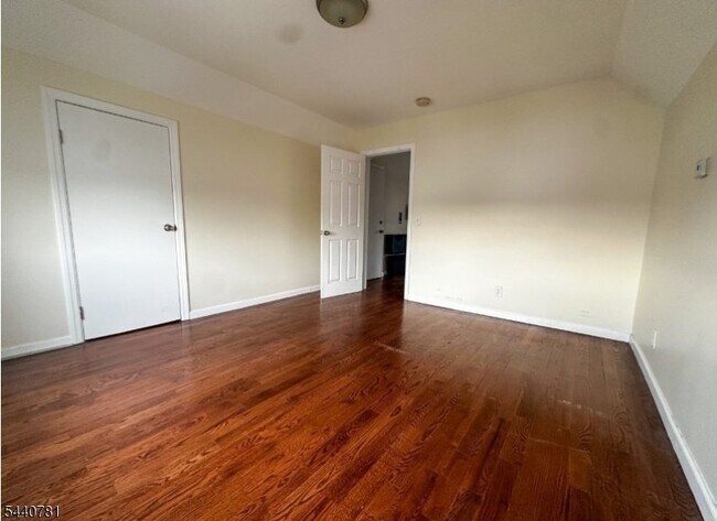 Building Photo - 19 Walnut Terrace
