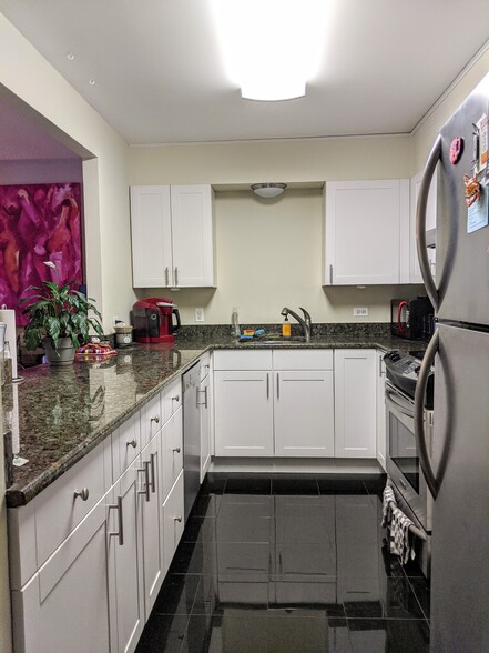 Building Photo - 70 W Huron St