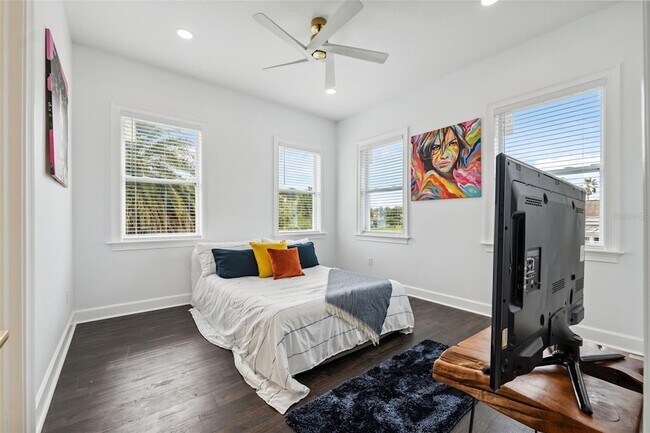 Building Photo - 8605 Inwood Dr