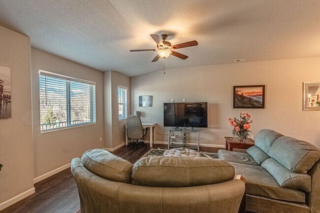 Building Photo - Cozy Fully Furnished  COS Townhome