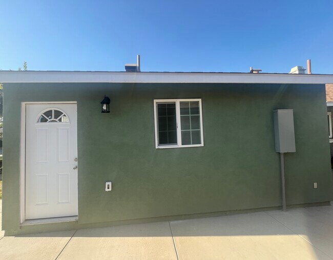 Private Entrance - 1524 Lark St