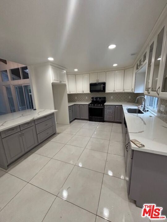 Building Photo - 1337 Avenida de Cortez