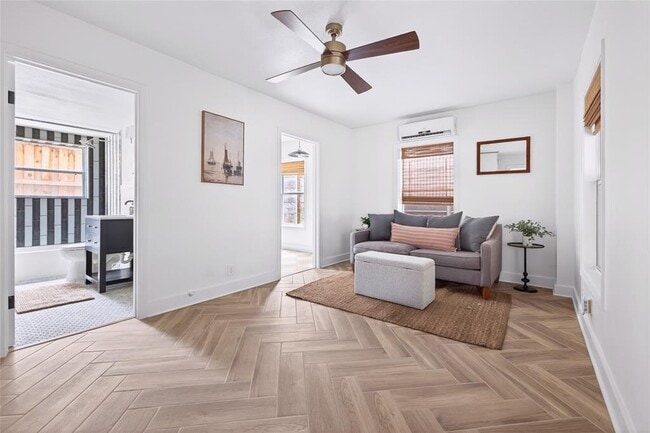 Building Photo - 1706 Palma Plaza