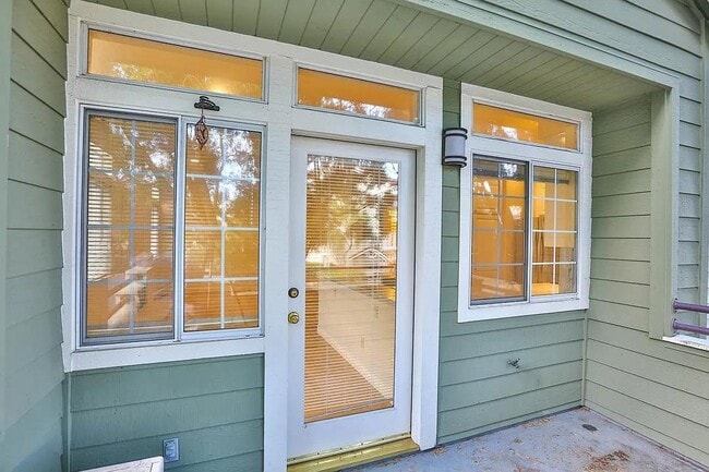 Building Photo - 510 Porpoise Bay Terrace