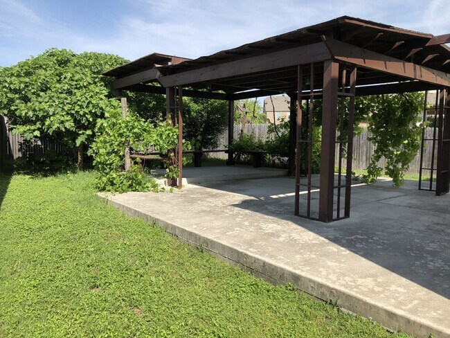 Building Photo - Well-Maintained 4-Bedroom Home with Game Room, Gazebo & Trail Access