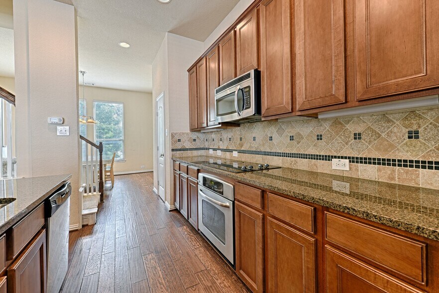 Building Photo - 2326 Stutz Dr