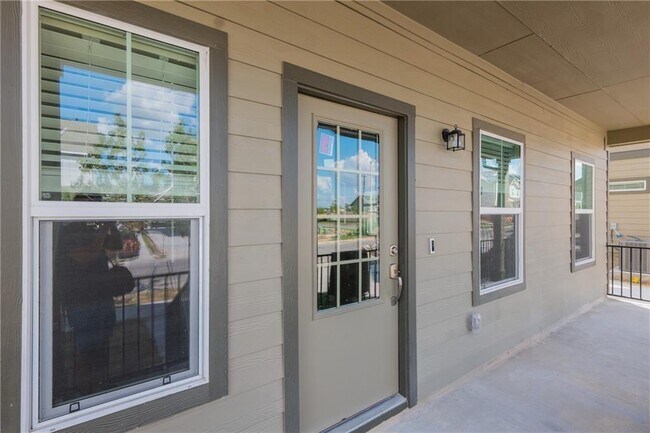 Building Photo - 1437 Weatherford Ln