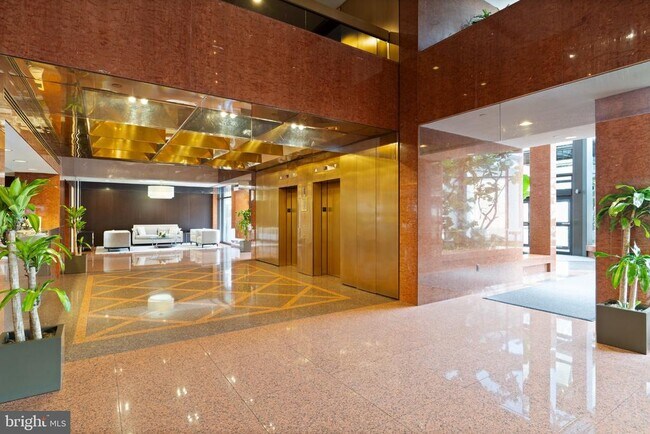 Building Photo - 1530 Key Blvd