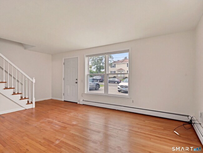 Building Photo - 108 Kenwood Ave