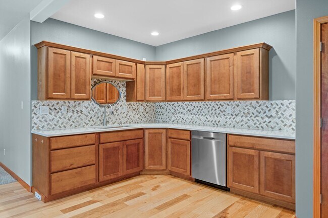 Building Photo - 6 Bed 4 Bath Daylight Rancher on Acreage in Mead School District.  Absolutely Gorgeous