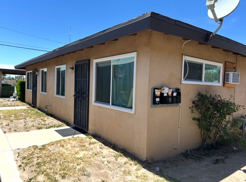 Building Photo - 44116 Division St