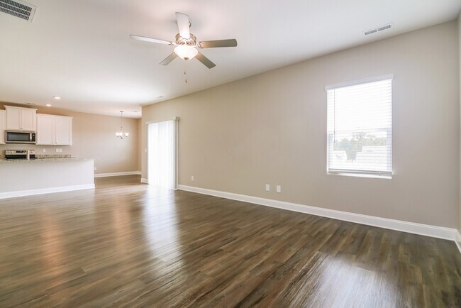 Building Photo - Beautiful 4 Bedroom Home in Youngsville, NC