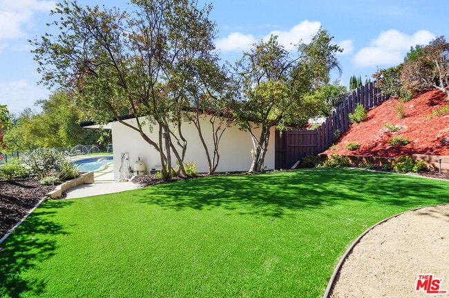 Building Photo - 4670 Brewster Dr