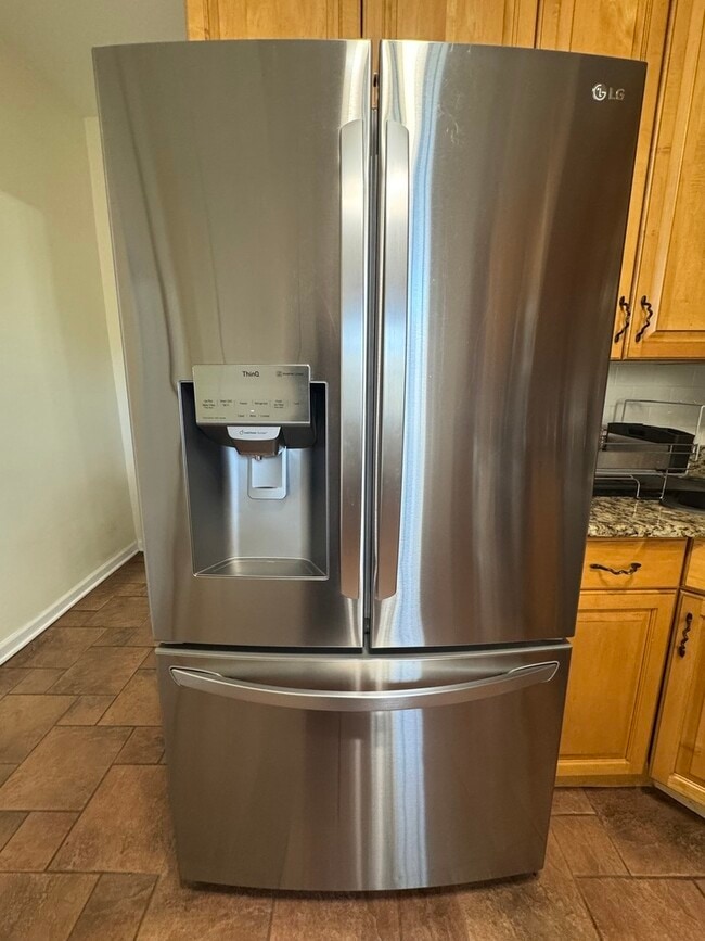 Building Photo - 1006 S Oakley Blvd