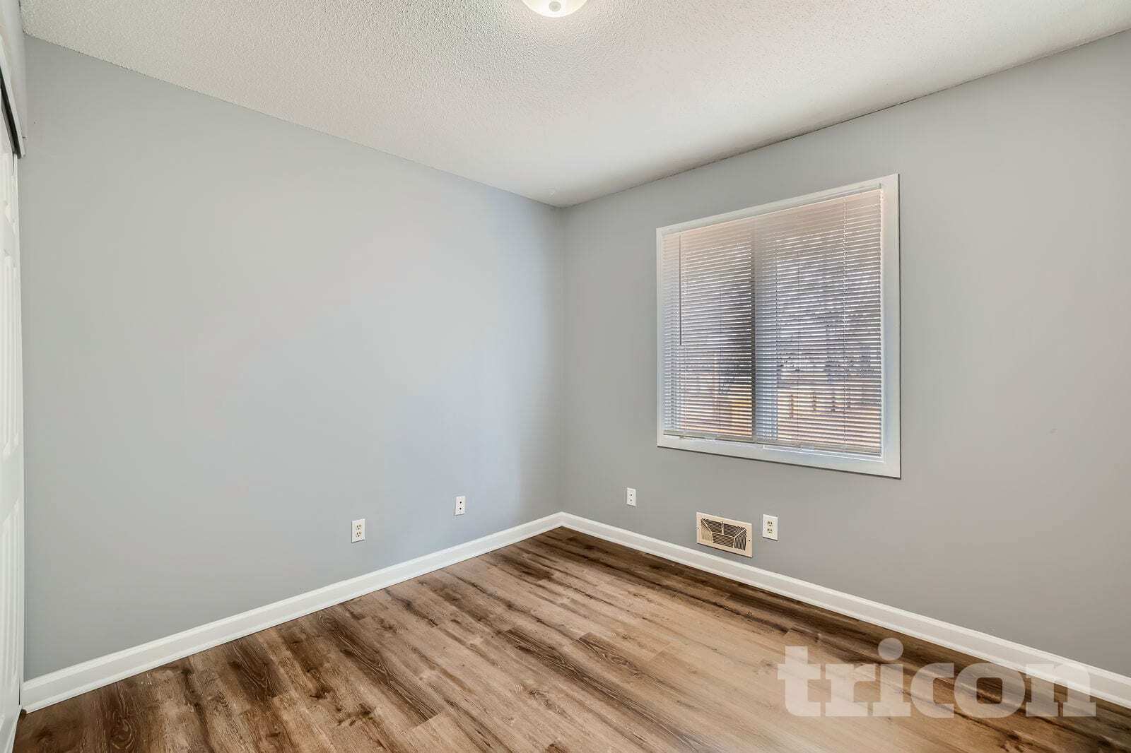 Building Photo - 820 Shenandoah Ln N