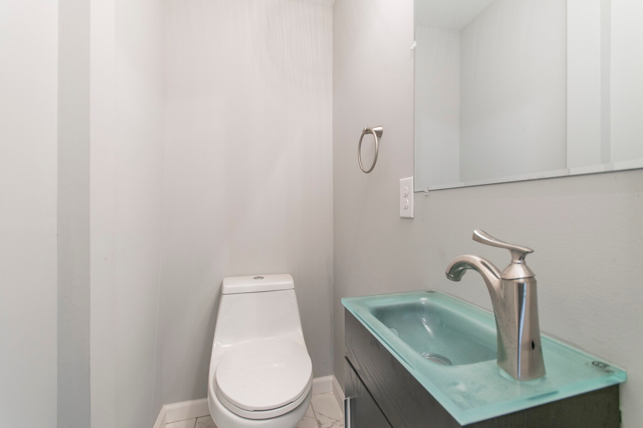 Half Bath - 115 N Lafayette Ave