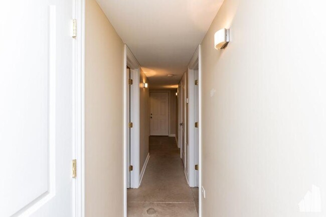 Building Photo - 2 bedroom in Chicago IL 60657
