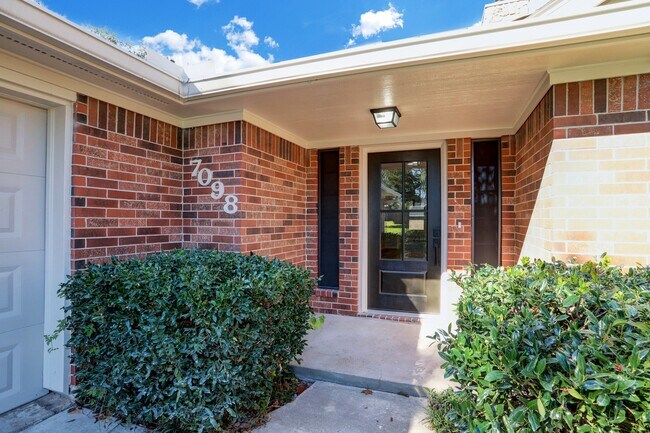 Building Photo - 7098 Shadow Lake Dr