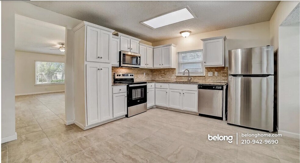 Building Photo - 9710 Fortune Ridge Dr