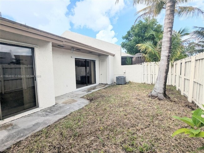 Building Photo - 1322 Sandpiper Blvd