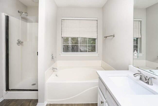 Building Photo - 8017 Jolie Dr