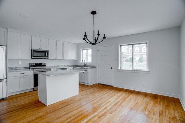 Building Photo - 2403 Flint St