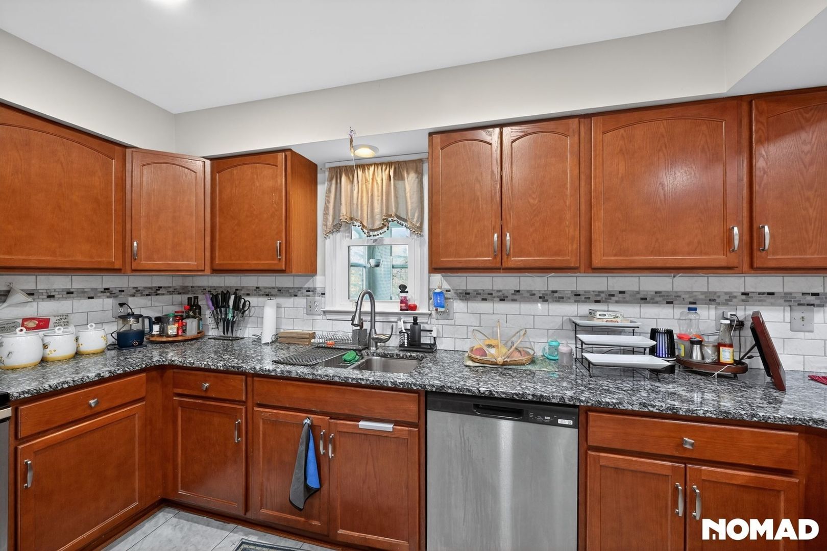 Building Photo - 13648 Spinning Wheel Dr