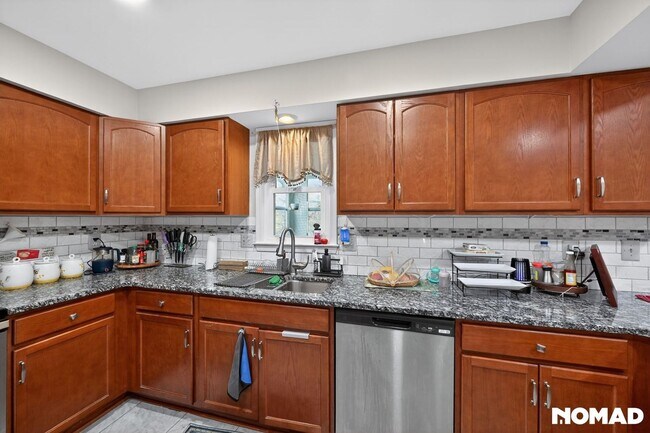 Building Photo - Spacious 4BR House in Germantown