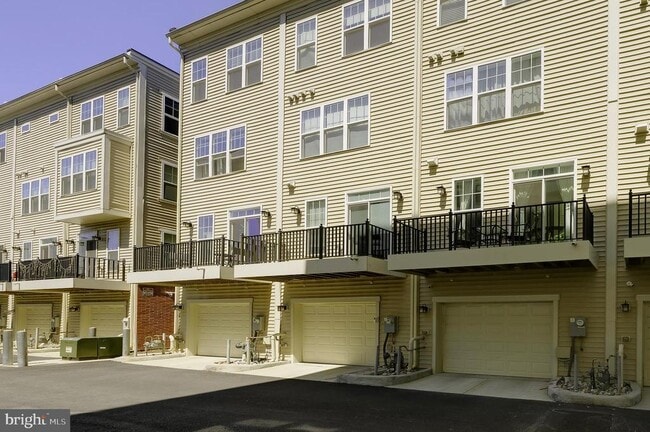 Building Photo - 719 Parkside Pl NE