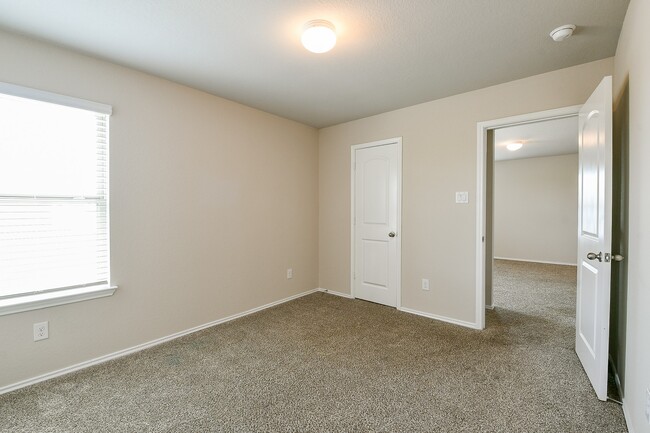 Building Photo - 16744 Lonely Pines Dr