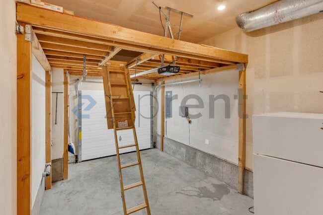 Building Photo - Unit