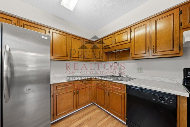 Building Photo - 6634 Hensley Dr