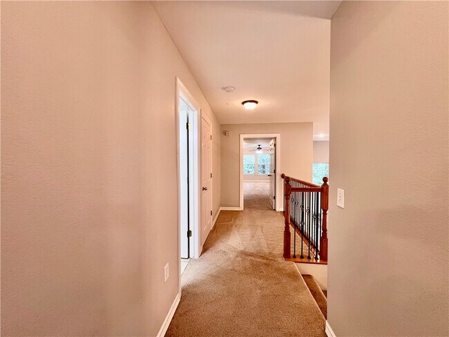 Building Photo - 564 S Pierremont Dr