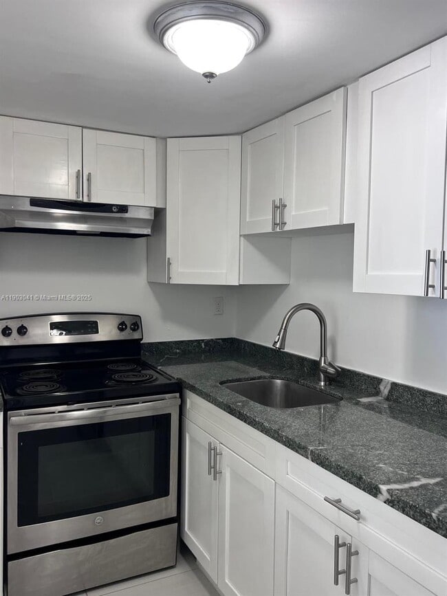 Building Photo - 7820 NE Bayshore Ct