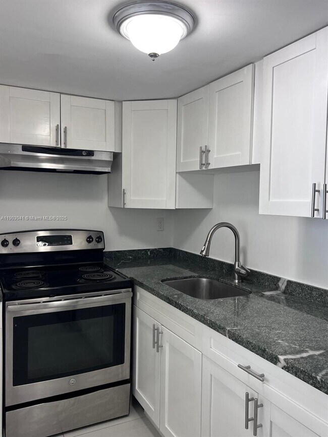 Primary Photo - 7820 NE Bayshore Ct