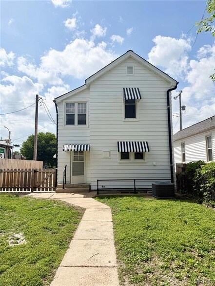 Building Photo - 1928 Macklind Ave