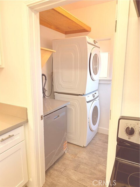 Building Photo - 1253 Del Rey Ave