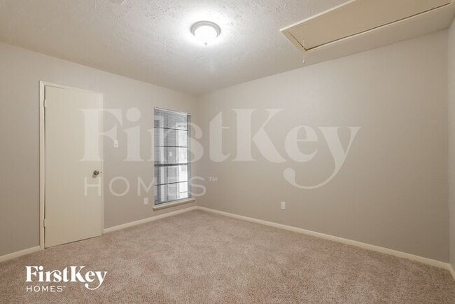 Building Photo - 2010 Eastfield Cir