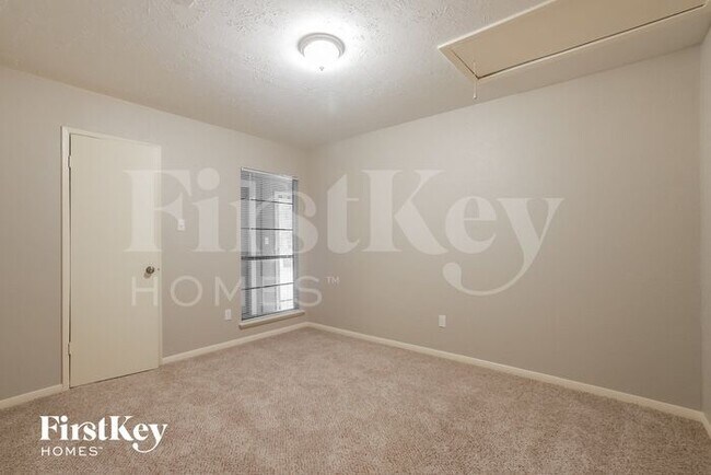 Building Photo - 2010 Eastfield Circle