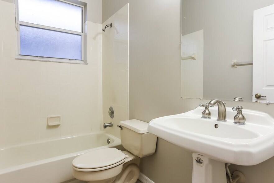 Building Photo - 12292 Sunset Point Ln