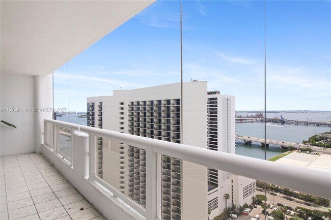 Building Photo - 1717 N Bayshore Dr