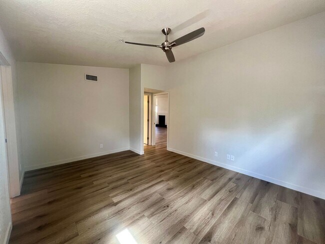 Building Photo - Unfurnished, 1-year long-term rental, Procure Only