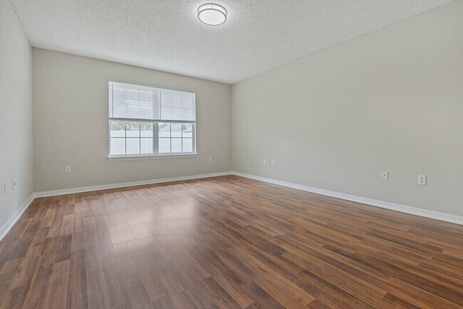 Building Photo - 6 Lemay Pl