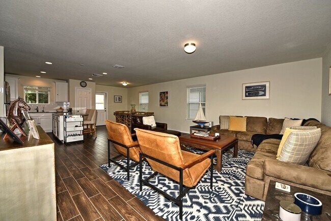Building Photo - 7807 Cottonwood Ridge